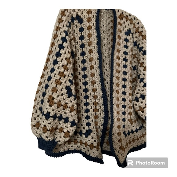 crochet chunky cardigan. - Picture 2 of 3